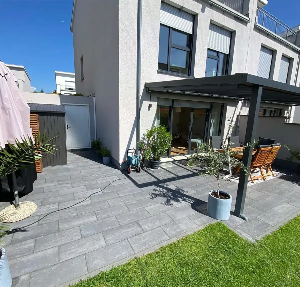 Terrasse bauen lassen Referenzfoto Steinterasse